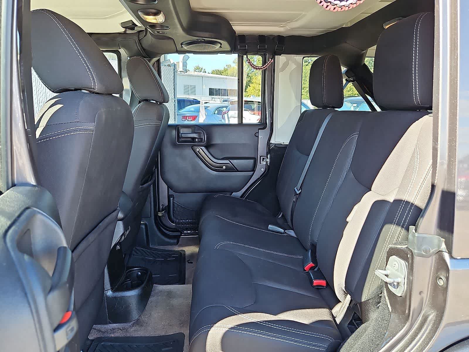 Used 2014 Jeep Wrangler Unlimited Sahara w/ Connectivity Group AWD/4WD image 26