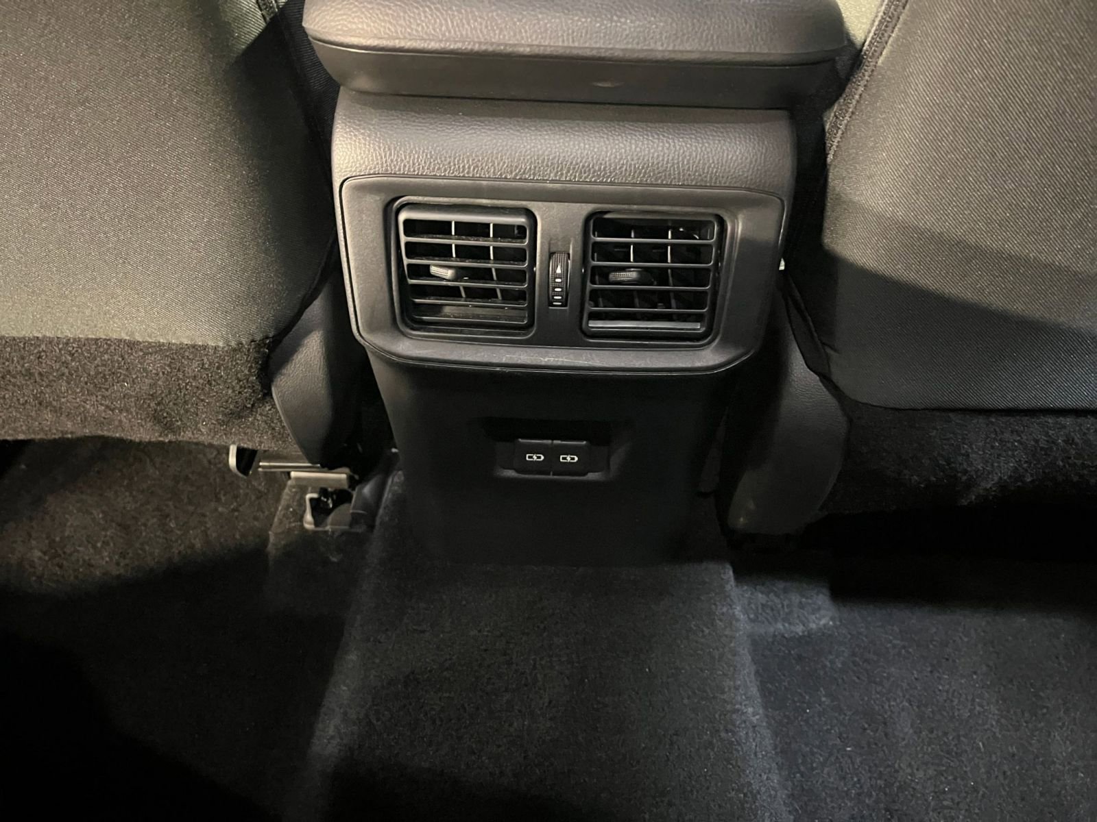 Used 2025 Toyota RAV4 XLE image 24