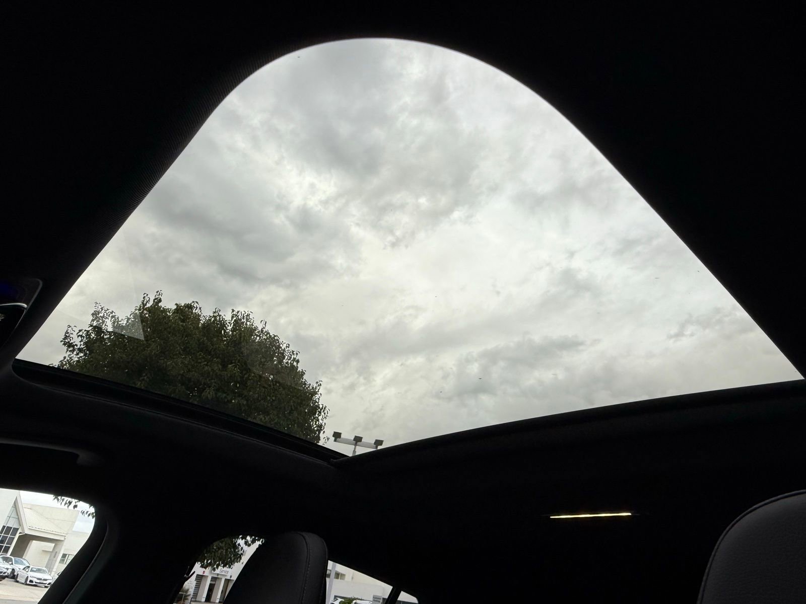 Used 2025 Mercedes-Benz GLC 300 4MATIC image 24