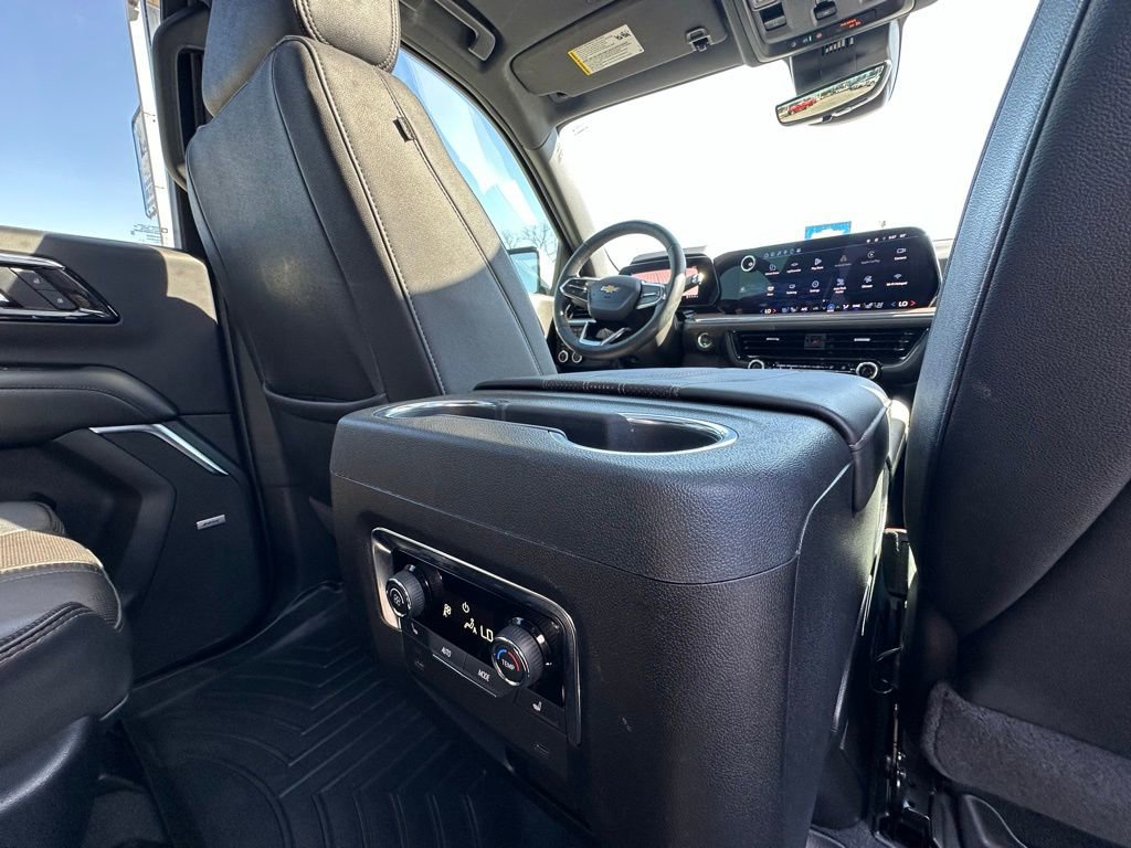 Used 2025 Chevrolet Suburban High Country AWD/4WD image 20