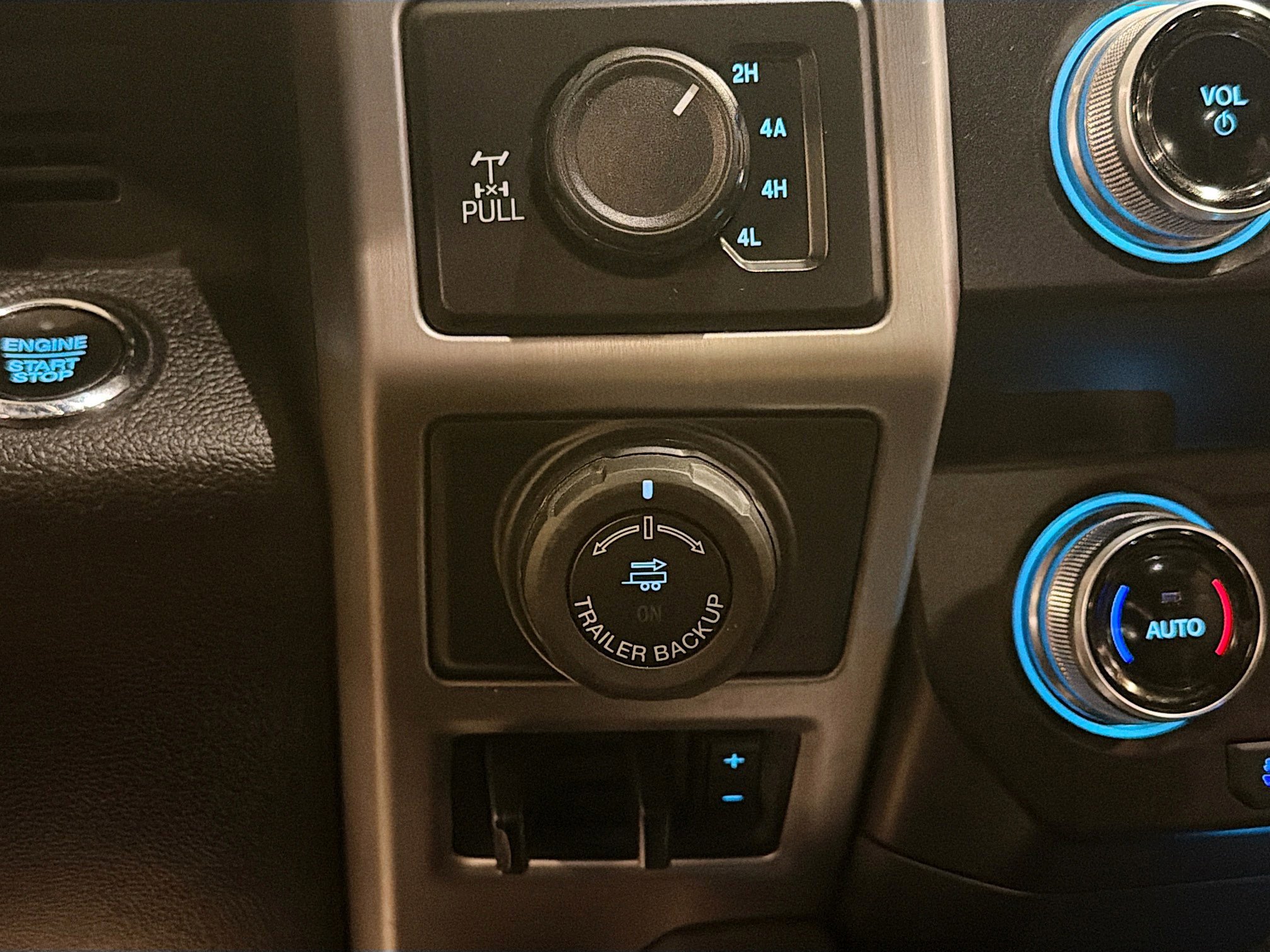 Used 2020 Ford F150 Platinum w/ Equipment Group 701A Luxury image 26