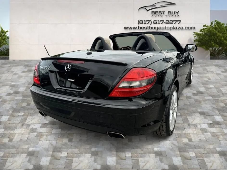Used 2011 Mercedes-Benz SLK 300 image 12