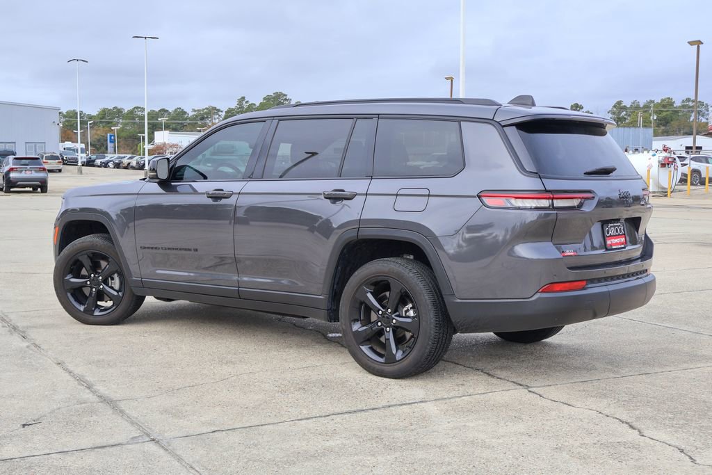 Used 2023 Jeep Grand Cherokee L Laredo image 4