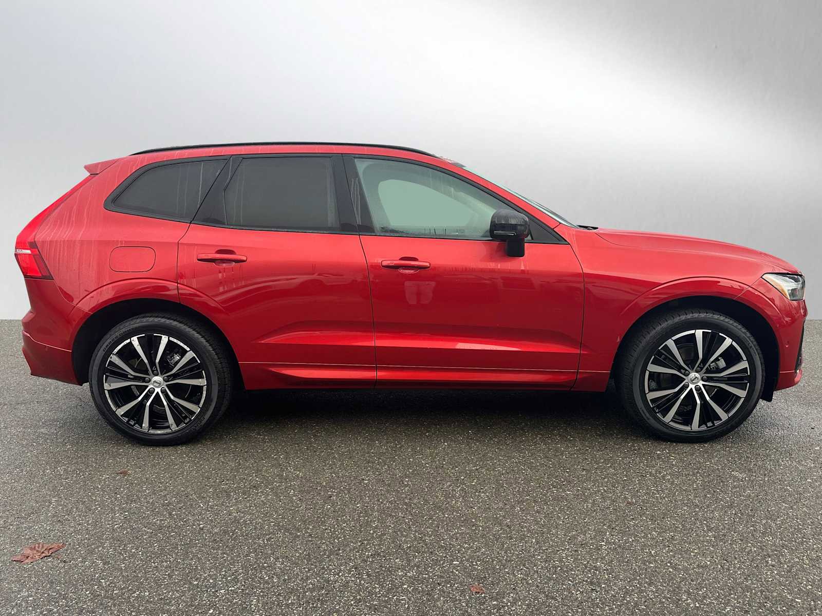 Certified 2023 Volvo XC60 B5 Plus w/ Climate Package image 2