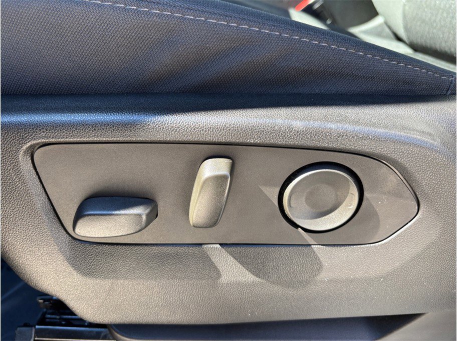 Used 2022 GMC Yukon XL SLE w/ Gmc Pro Safety Plus Package image 22