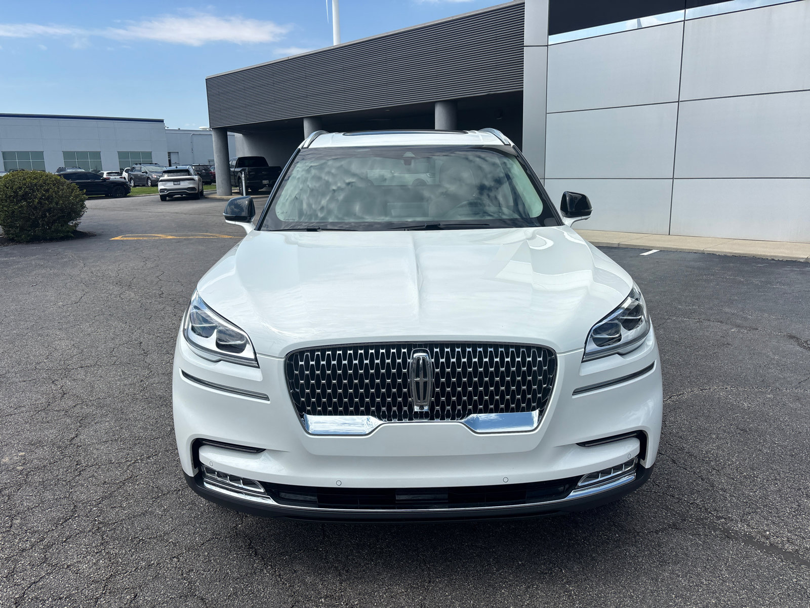 Used 2020 Lincoln Aviator Reserve w/ Equipment Group 202A AWD/4WD image 2