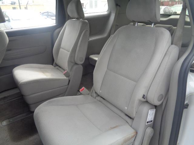 Used 2016 Kia Sedona L image 23