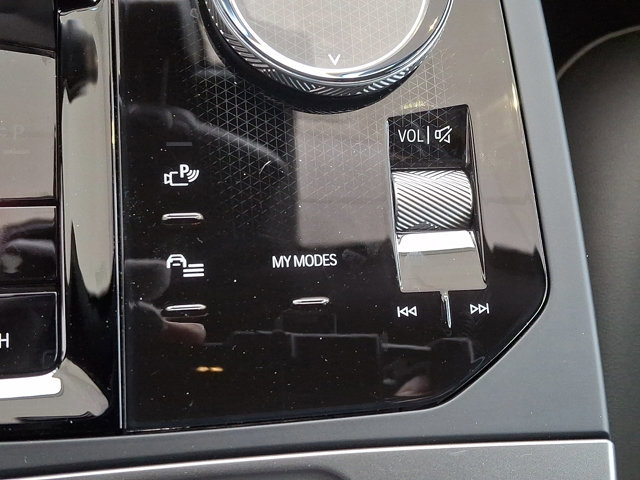 Certified 2025 BMW iX xDrive50 w/ Premium Package image 27