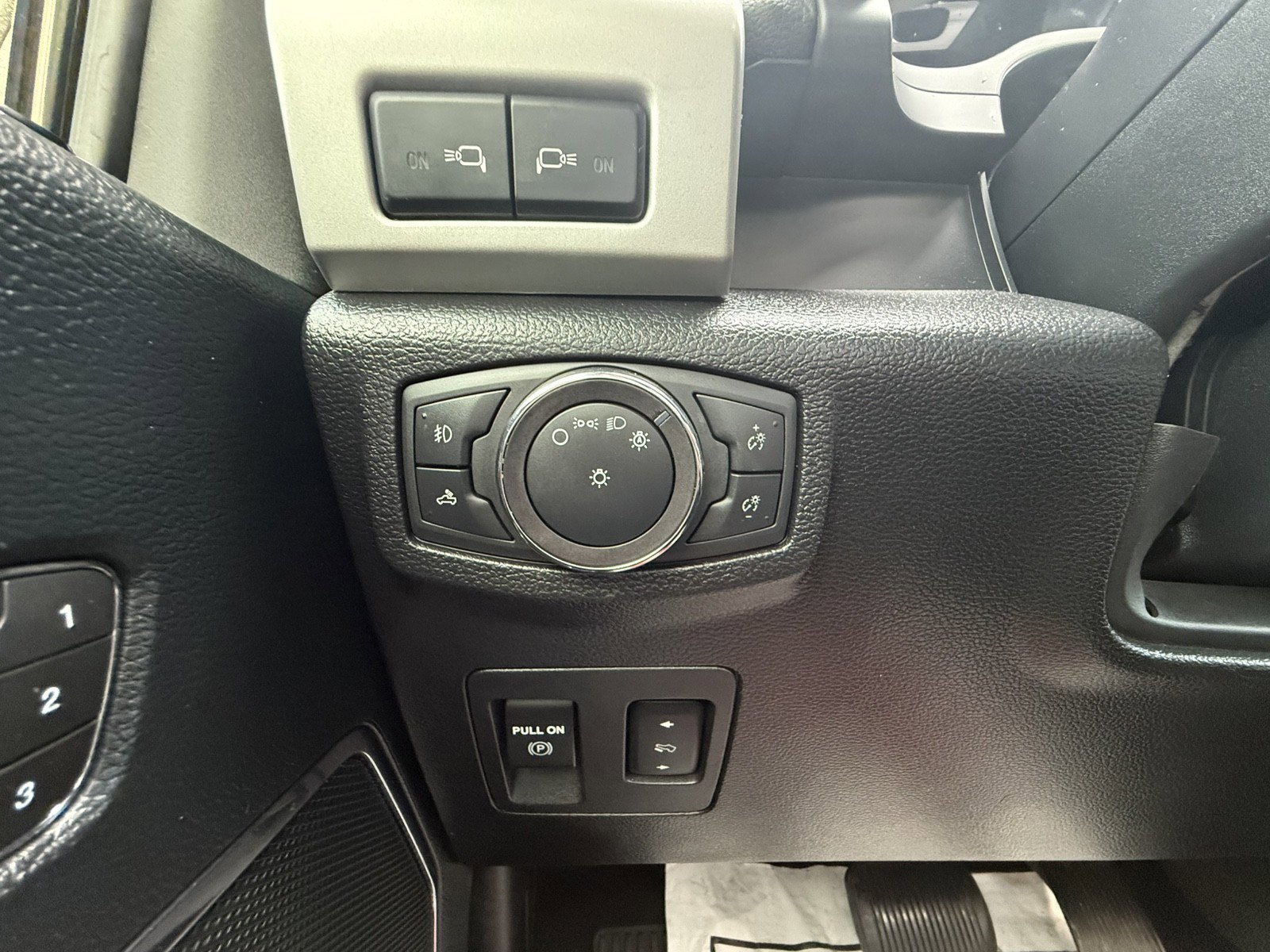 Used 2019 Ford F150 Lariat image 31