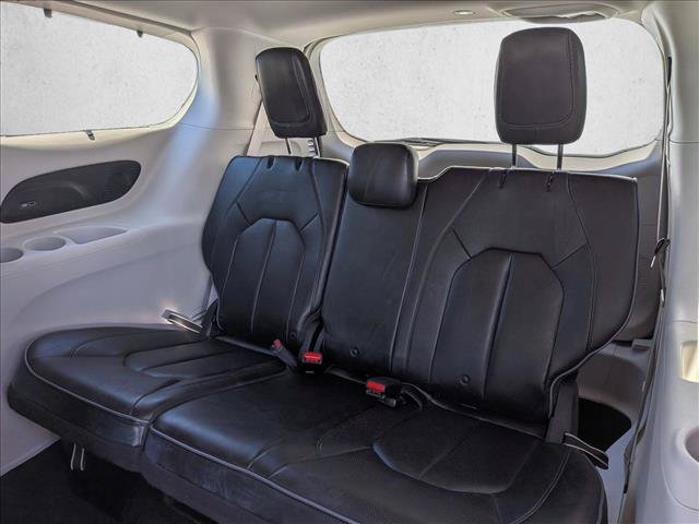 Used 2018 Chrysler Pacifica Limited w/ Advanced Safetytec Group FWD image 19