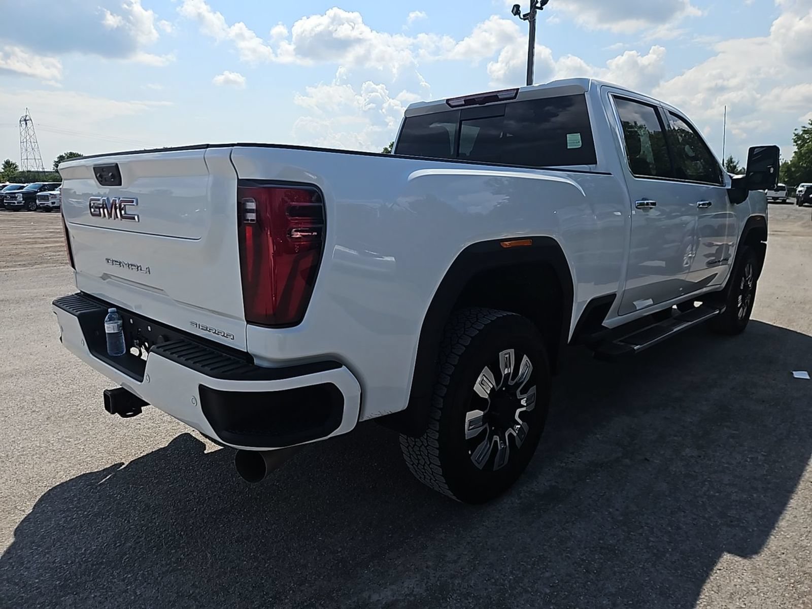 Used 2025 GMC Sierra 2500 Denali AWD/4WD image 3