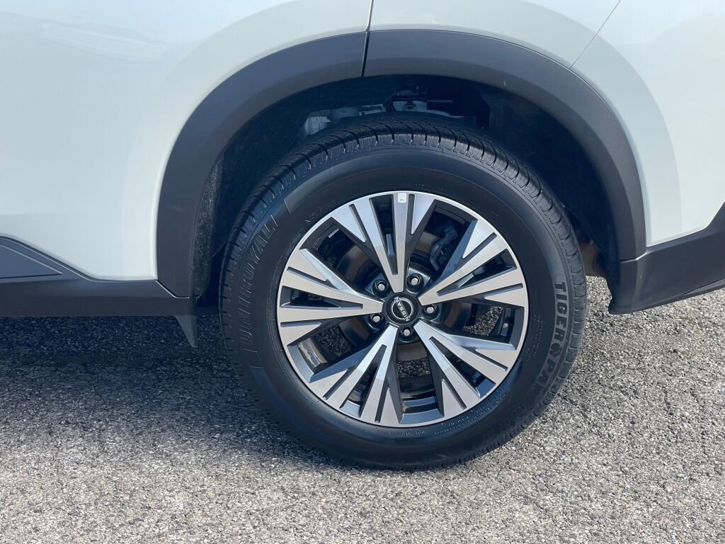 Used 2023 Nissan Rogue SV image 36