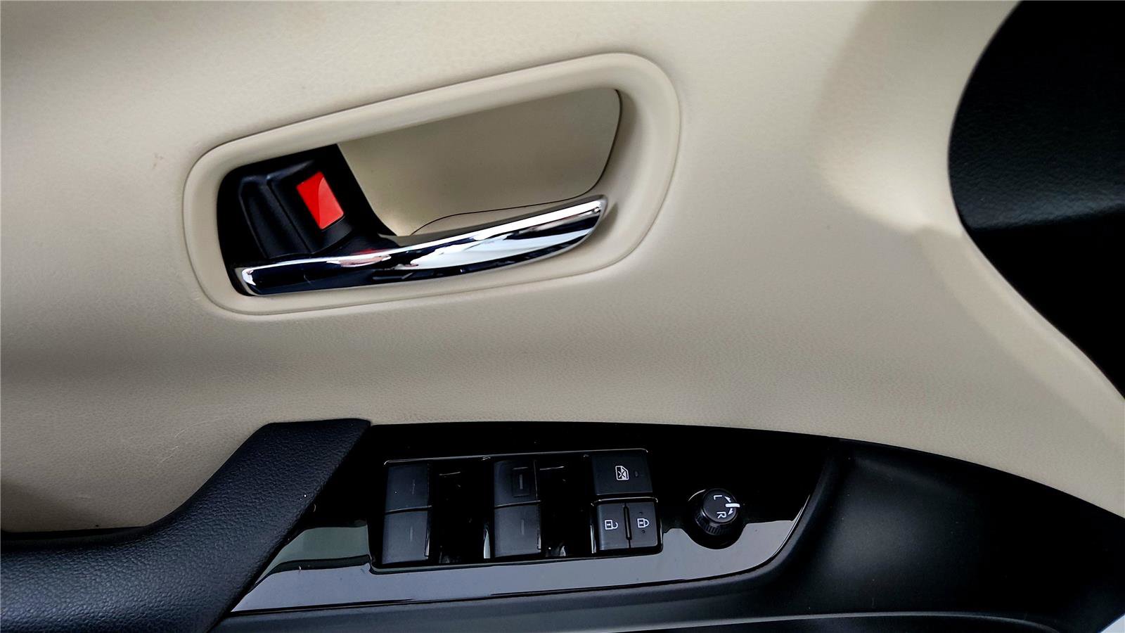 Certified 2019 Toyota Prius XLE image 23