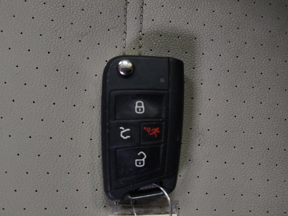 Used 2015 Volkswagen Golf S image 32