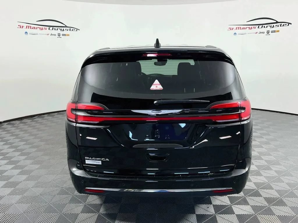 Used 2026 Chrysler Pacifica Select FWD image 7