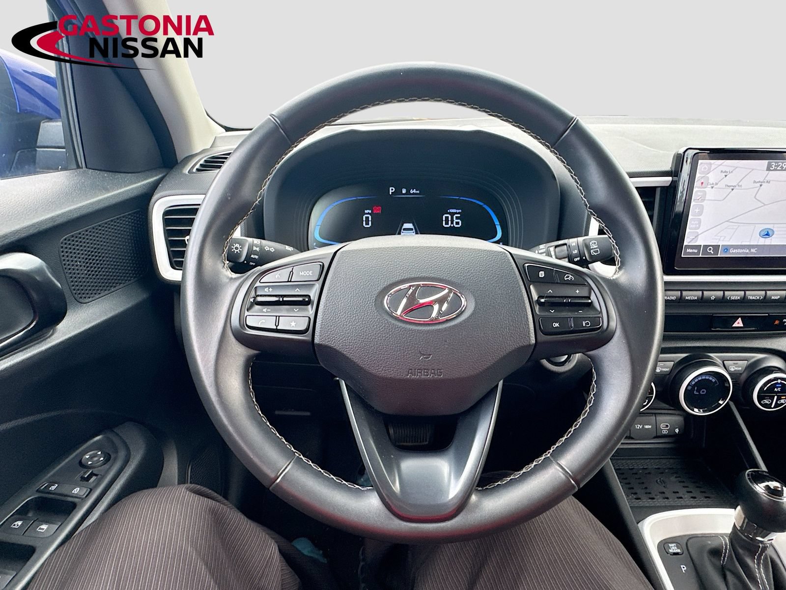 Used 2023 Hyundai Venue Limited FWD image 14