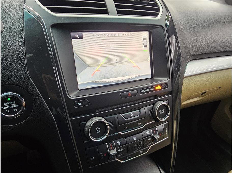 Used 2016 Ford Explorer XLT w/ Equipment Group 202A image 19