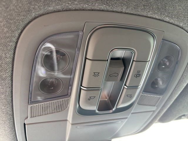 Used 2019 Hyundai Santa Fe Ultimate w/ Cargo Package image 32