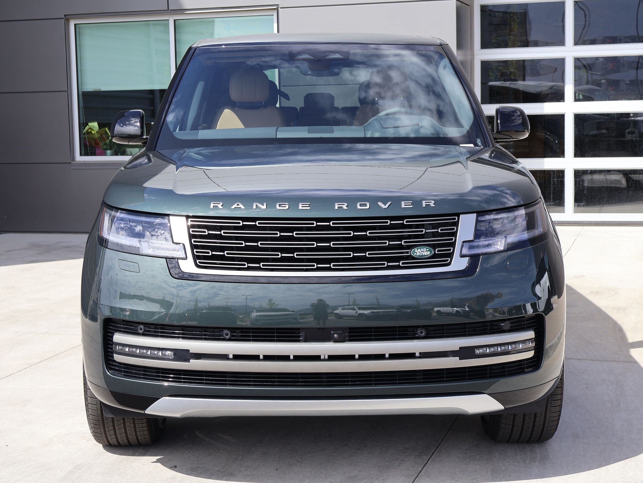 New 2026 Land Rover Range Rover Long Wheelbase SE AWD/4WD image 2