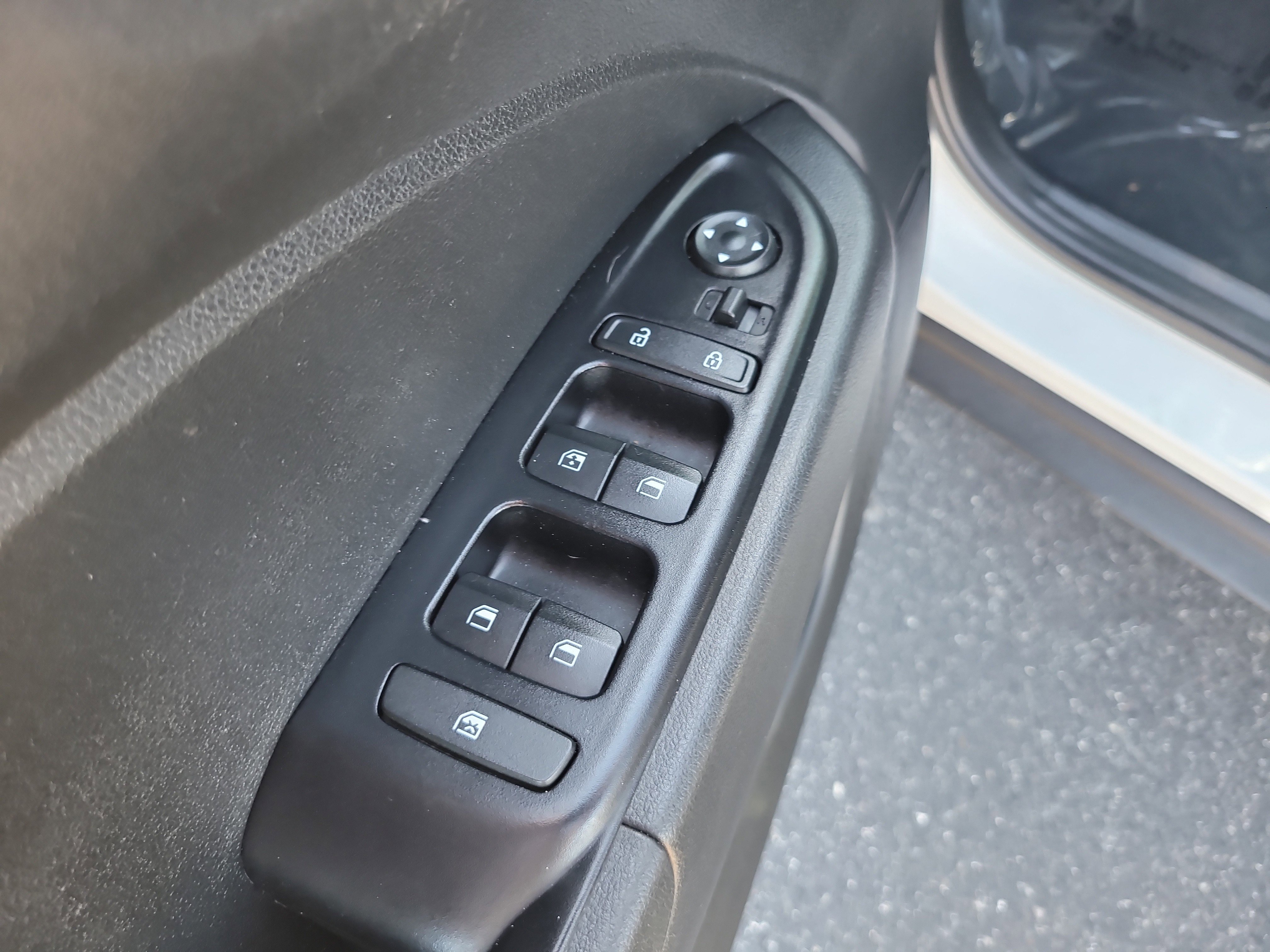 Used 2024 Hyundai Venue SEL image 15