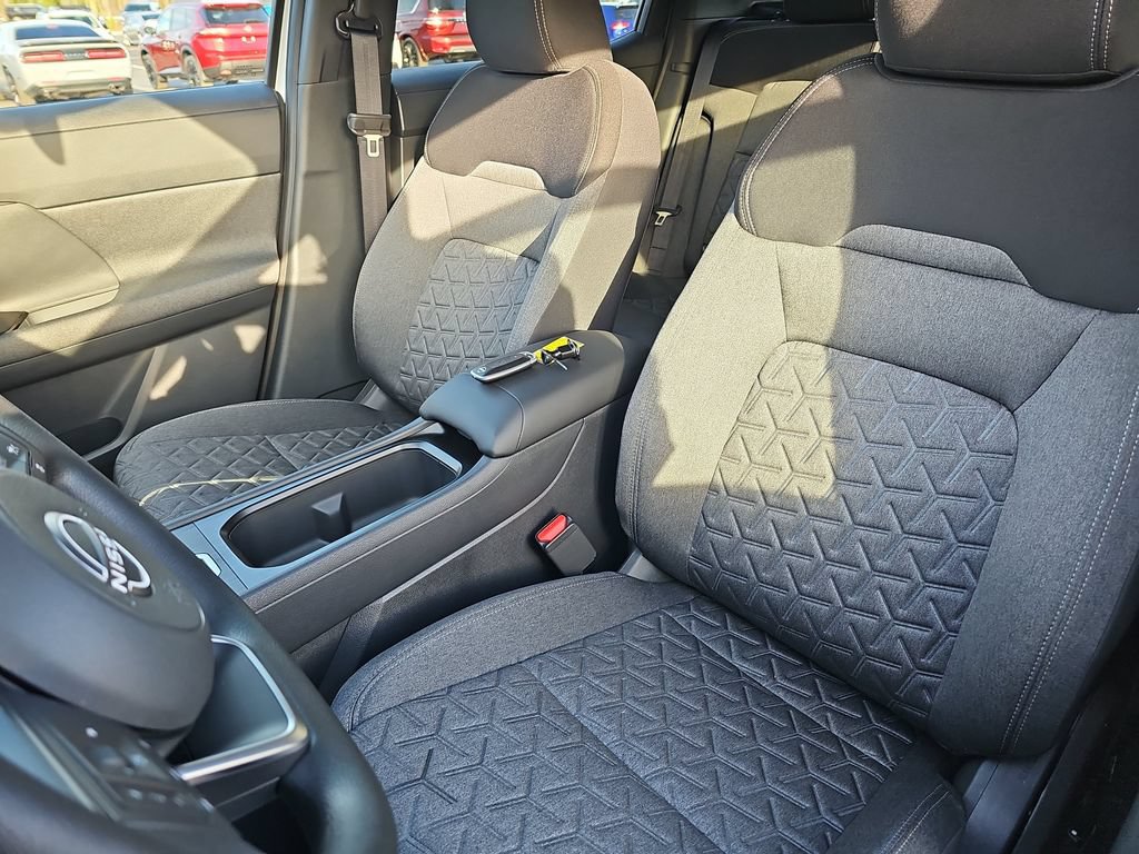 New 2026 Nissan Kicks SV w/ SV Premium Package FWD image 18