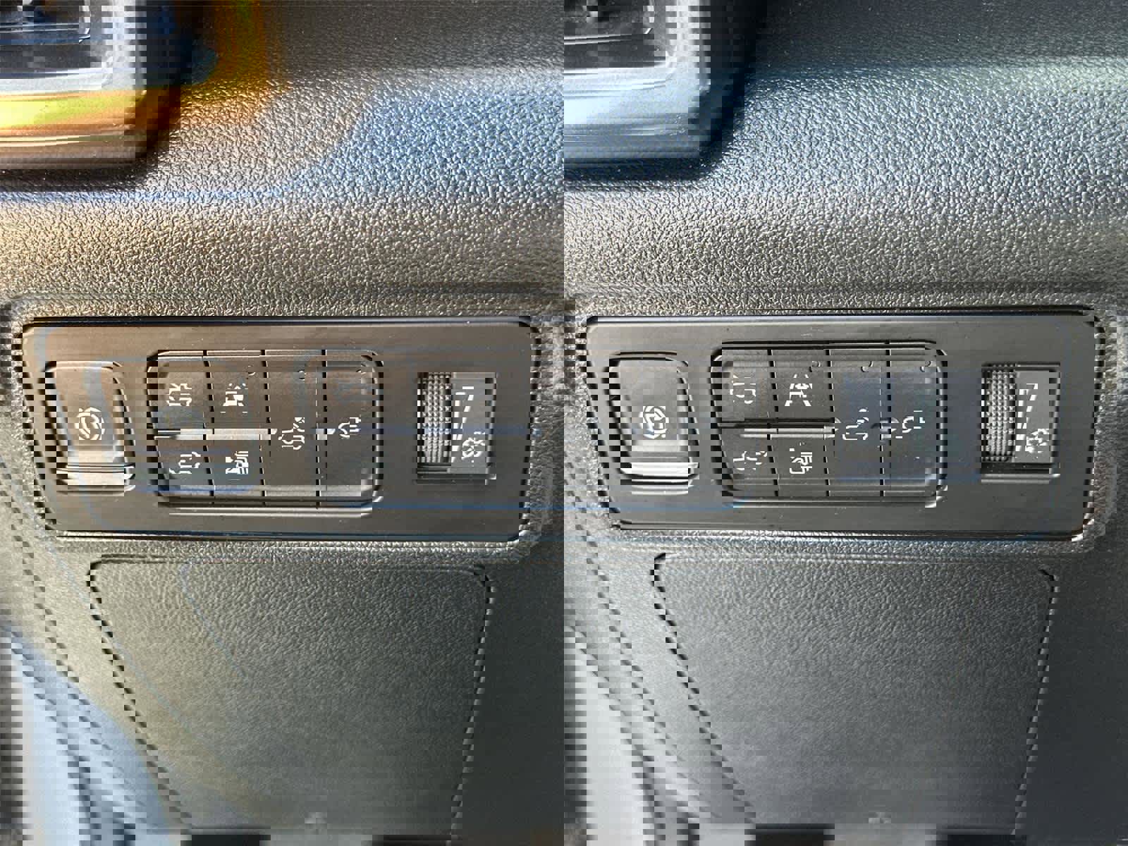 Used 2024 GMC Hummer EV 3X w/ LPO, Illumination Package image 29