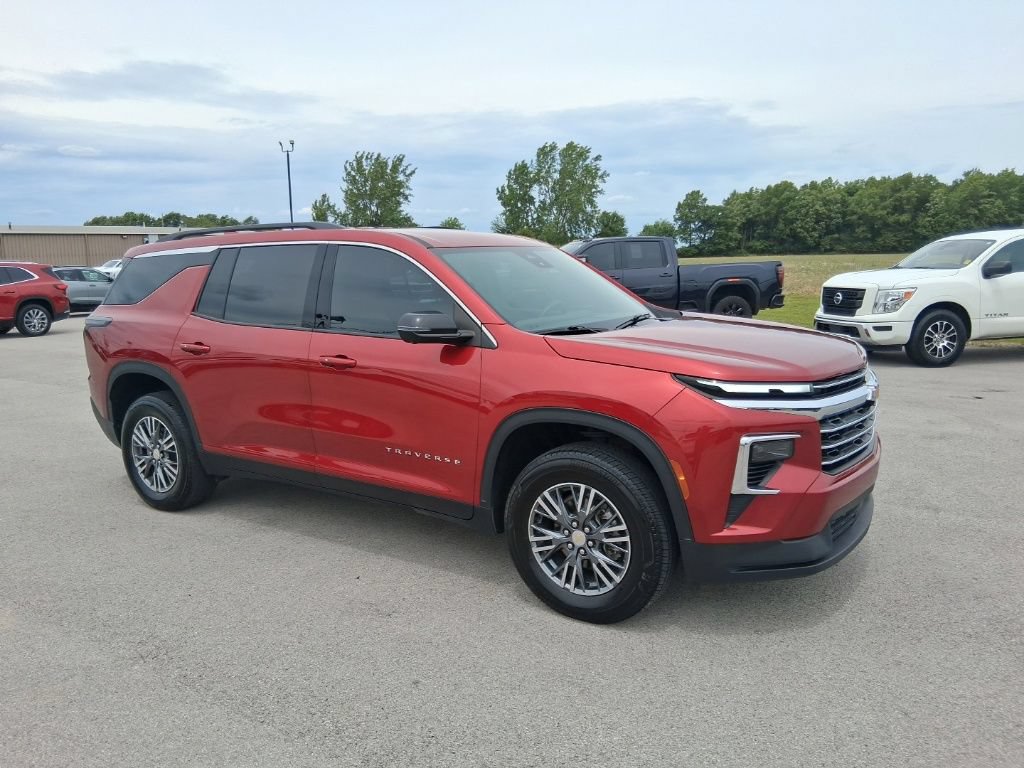 Used 2024 Chevrolet Traverse LT AWD/4WD image 4