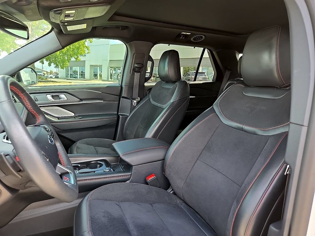 Used 2025 Ford Explorer ST AWD/4WD image 17