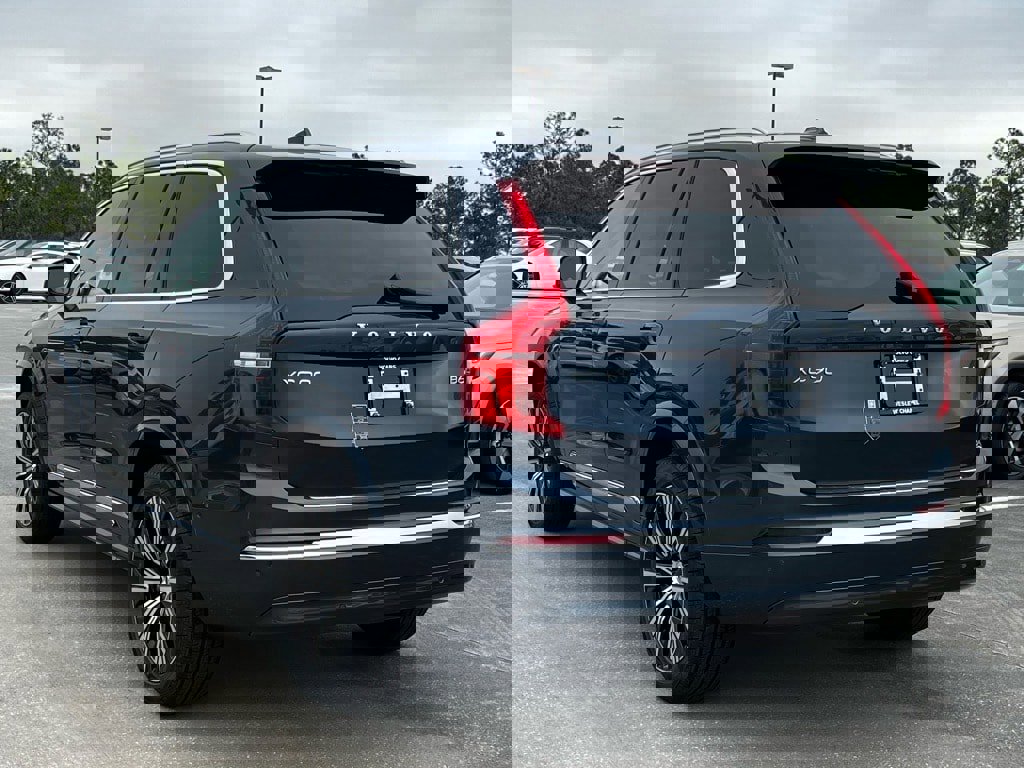 Used 2025 Volvo XC90 B6 Plus w/ Protection Package Premier image 5