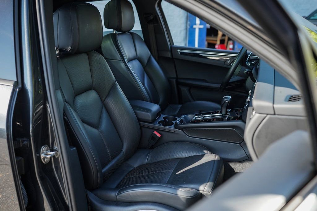 Used 2024 Porsche Macan w/ Premium Plus Package image 25