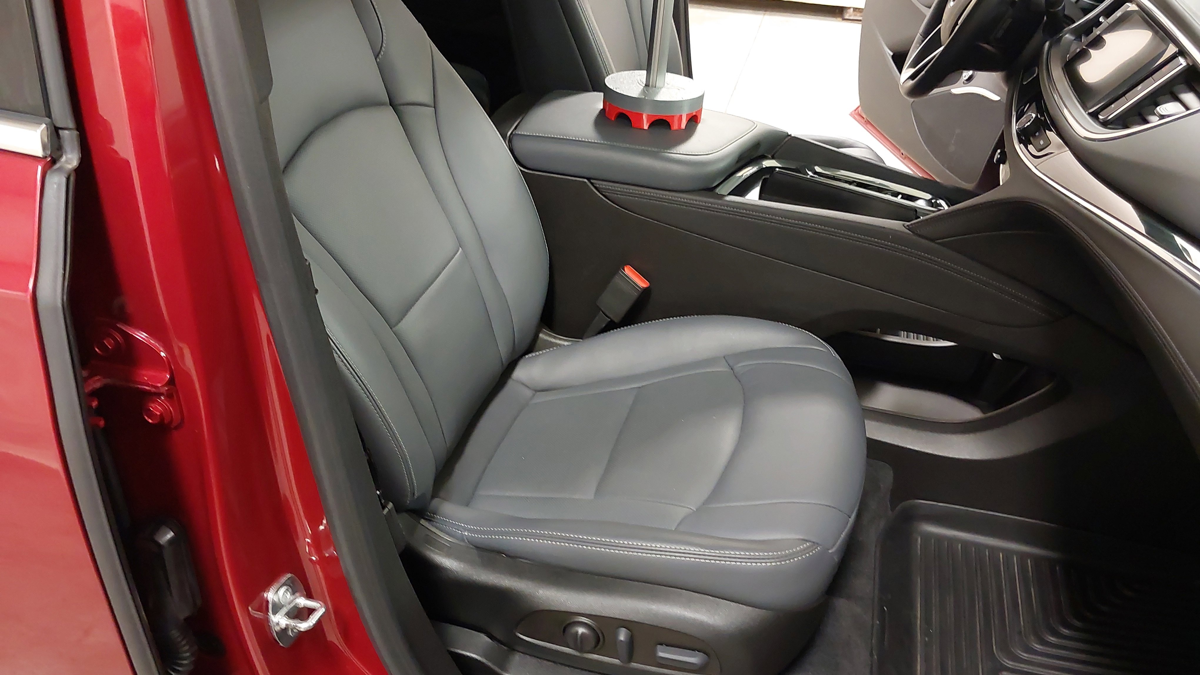 Used 2023 Buick Enclave Essence w/ Experience Buick Package AWD/4WD image 28