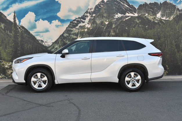 Used 2025 Toyota Highlander LE AWD/4WD image 7