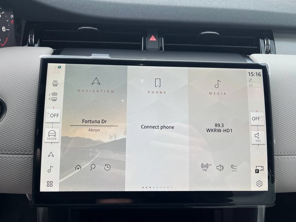 New 2026 Land Rover Discovery Sport Landmark AWD/4WD image 17