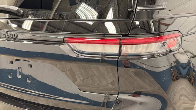New 2026 Jeep Grand Cherokee Altitude AWD/4WD image 33
