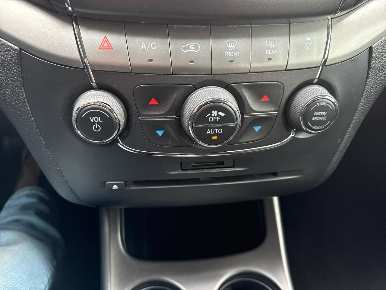 Used 2019 Dodge Journey Crossroad w/ Mopar All Weather Group image 17