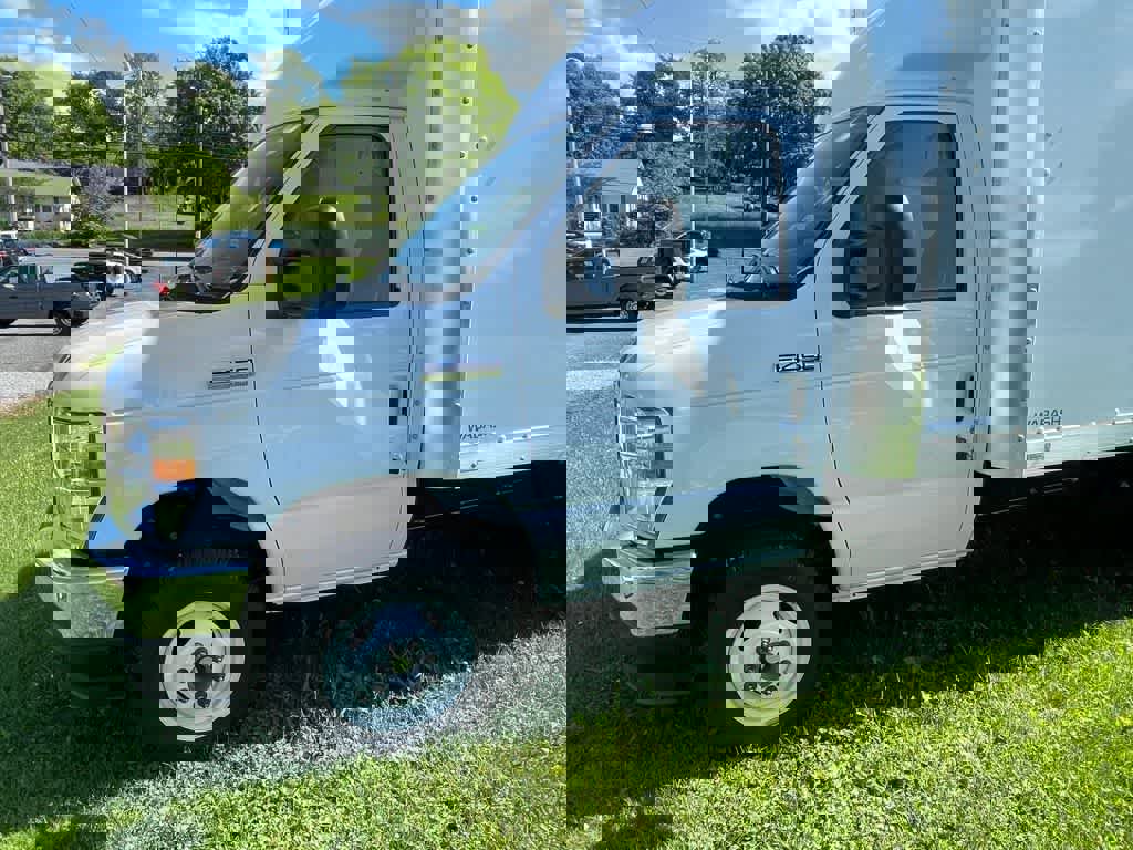 New 2024 Ford E-450 and Econoline 450 Super Duty w/ Power Windows & Locks Group image 7