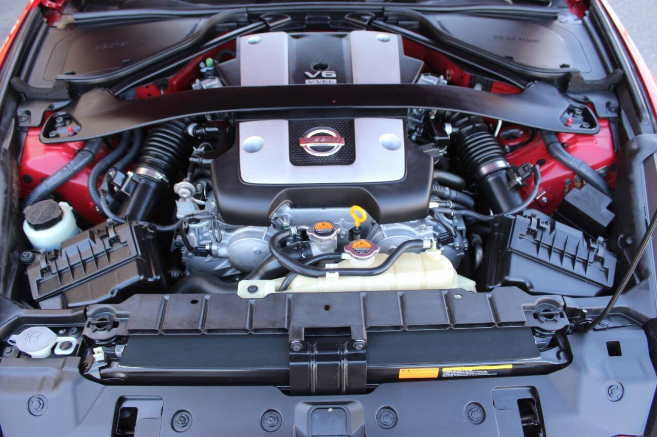 Used 2015 Nissan 370Z Touring image 8