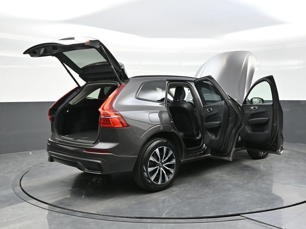 Used 2025 Volvo XC60 B5 Plus AWD/4WD image 41
