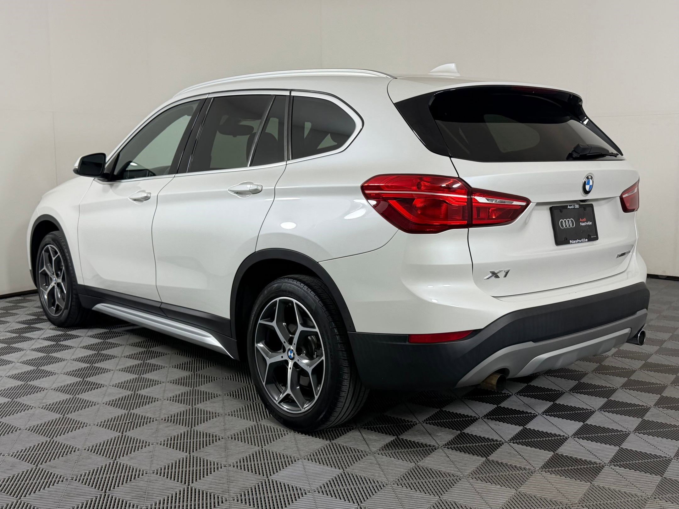 Used 2018 BMW X1 xDrive28i w/ Convenience Package image 3