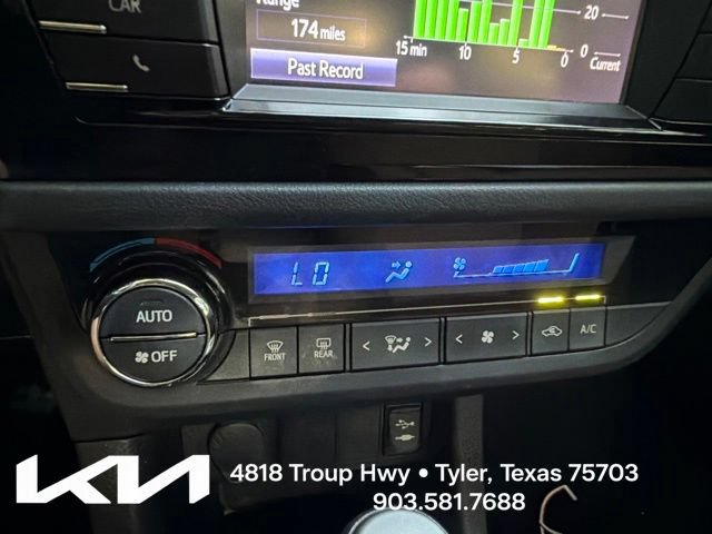 Used 2015 Toyota Corolla LE FWD image 18