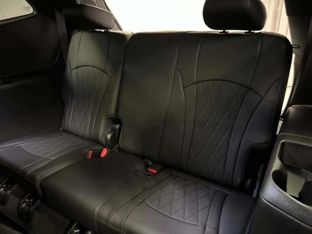 Used 2024 Buick Enclave Avenir w/ Avenir Technology Package image 25