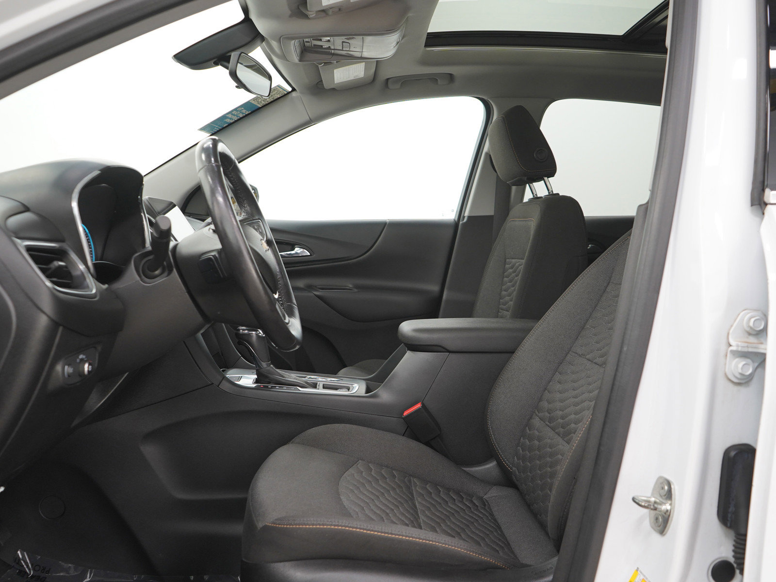 Used 2019 Chevrolet Equinox LT w/ Sun & Navigation Package AWD/4WD image 23