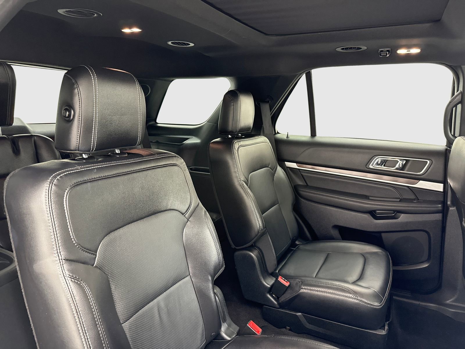 Used 2018 Ford Explorer Limited w/ Ford Safe & Smart Package FWD image 48