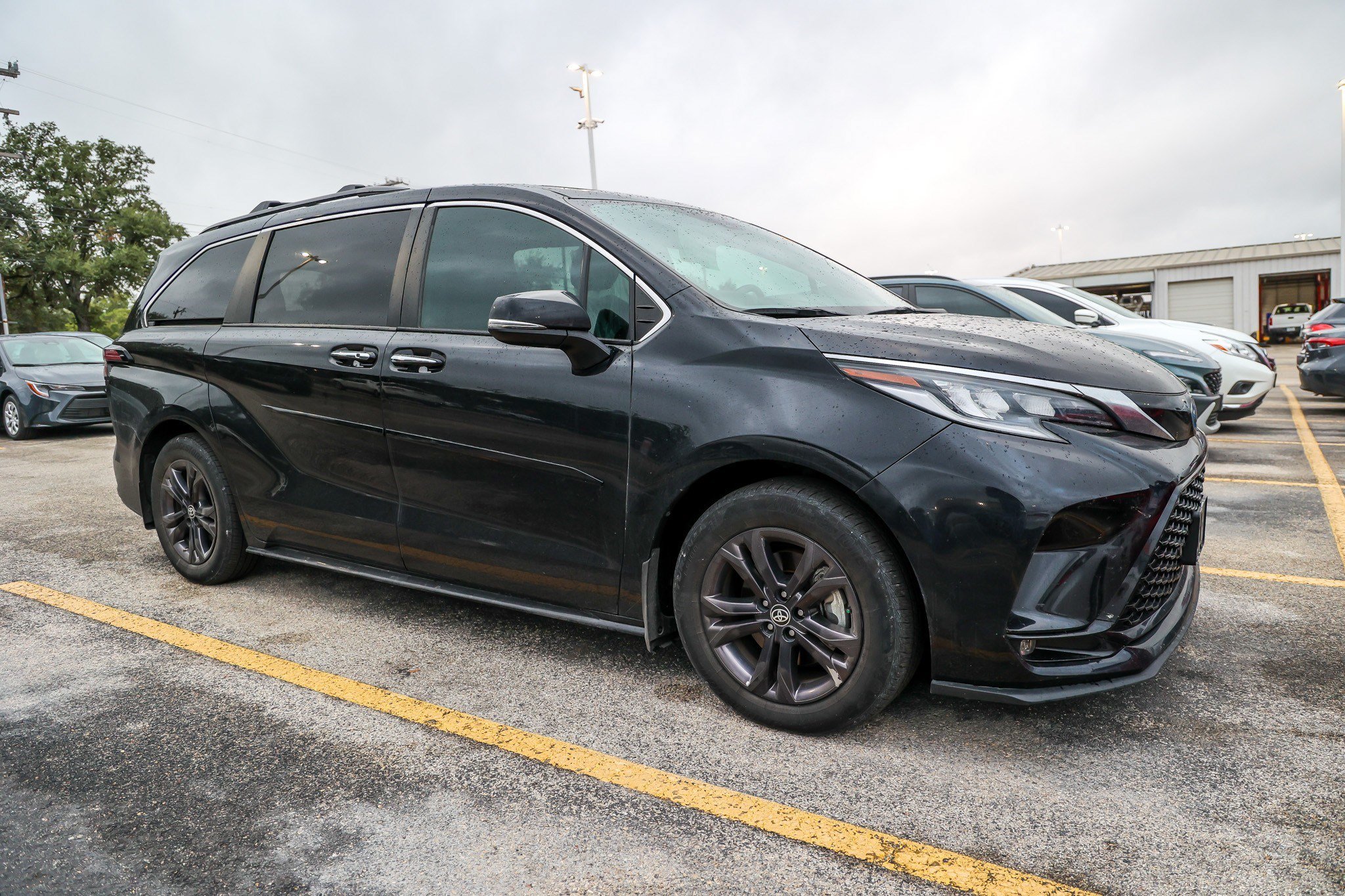 Used 2024 Toyota Sienna XSE w/ XSE Premium Package AWD/4WD image 6