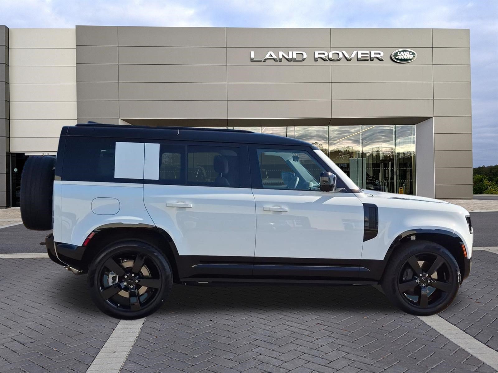 New 2026 Land Rover Defender 110 X-Dynamic SE AWD/4WD image 4