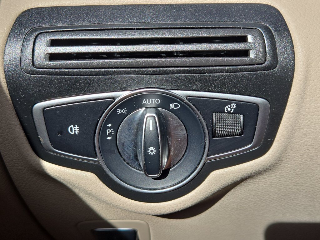 Used 2022 Mercedes-Benz GLC 300 image 31