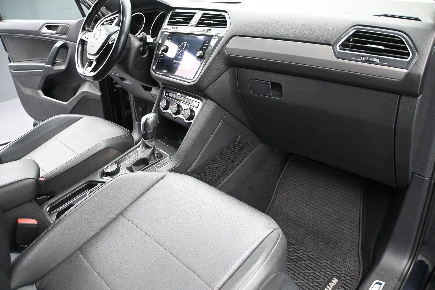 Used 2020 Volkswagen Tiguan SE R-Line AWD/4WD image 17