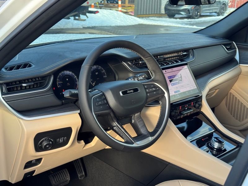 New 2025 Jeep Grand Cherokee Limited w/ Black Appearance Package image 12