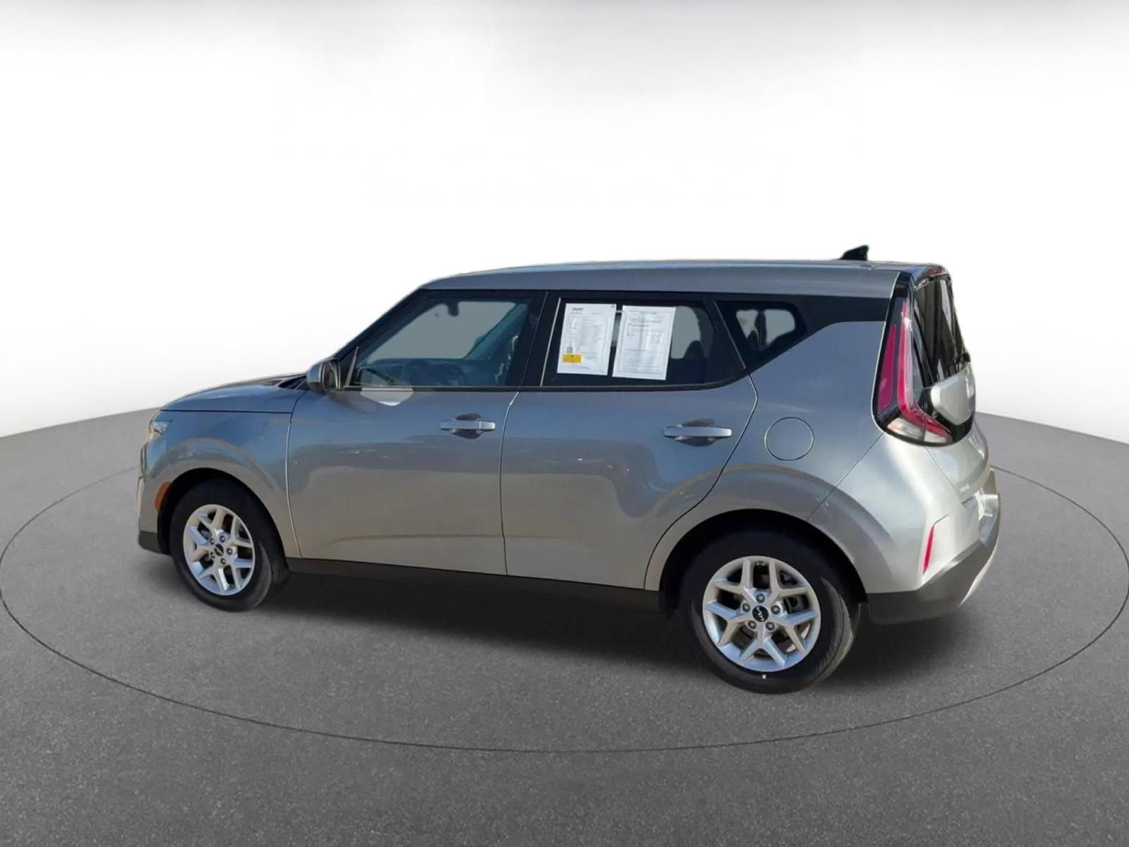 Used 2025 Kia Soul LX w/ LX Technology Package image 8