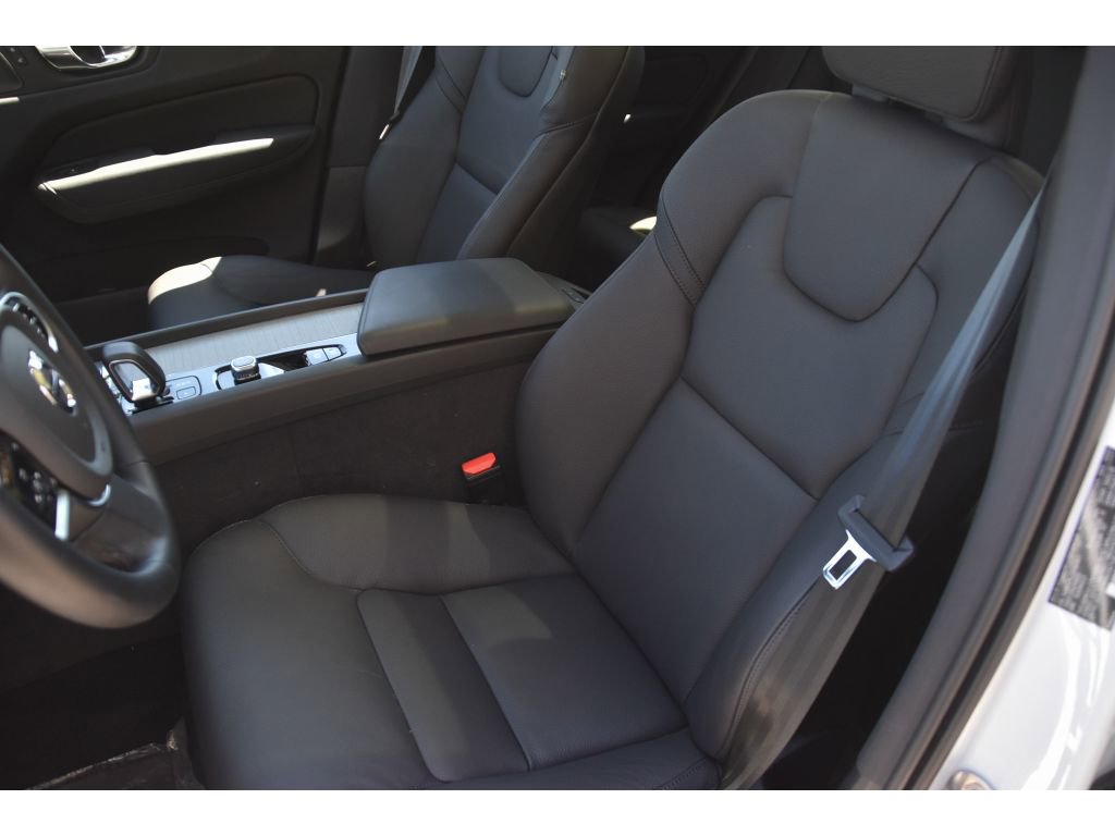 Certified 2025 Volvo XC60 B5 Plus w/ Protection Package Premier image 14